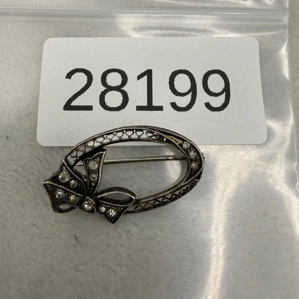 Vintage Estate Brooch Silver Paste Rhinestone Filigree Bow‎ Oval
